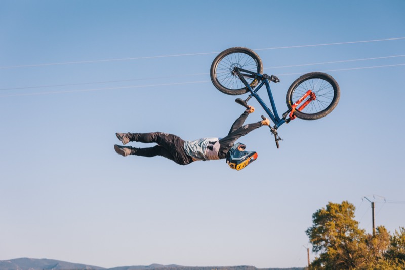 Saut en VTT